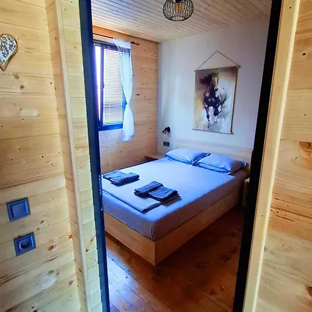 Къмпинг еко къщи градина Созопол